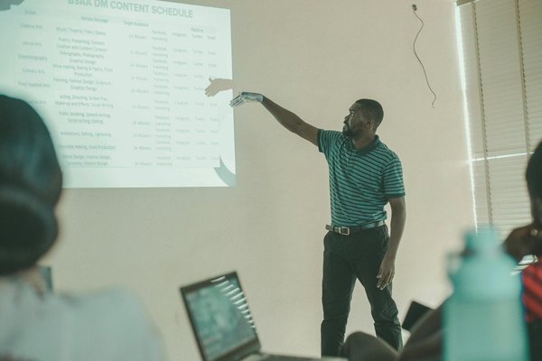 Boostez votre performance commerciale : stratégies gagnantes à adopter